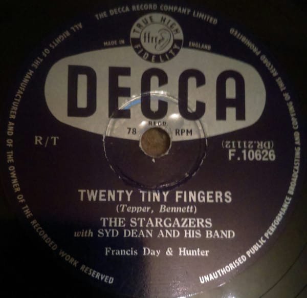 The Stargazers With Syd Dean And His Band - Twenty Tiny Fingers / An Old Beer Bottle (Shellac, 10