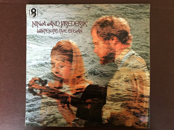 Nina & Frederik - Listen To The Ocean