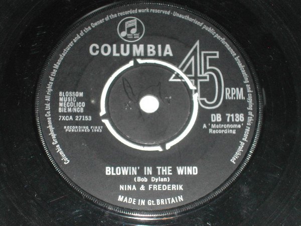 Nina & Frederik - Blowin' In The Wind